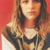 Chloe Slater’s ‘Tiny Screens’ Is A Brash Pop Statement | News | Clash Magazine Music News, Reviews & Interviews