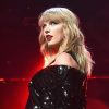 Taylor Swift Surprises Tight End University Crowd With ‘Shake It Off’ Performance